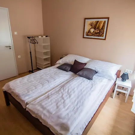 Feszek Apartman Aparthotel Gyula
