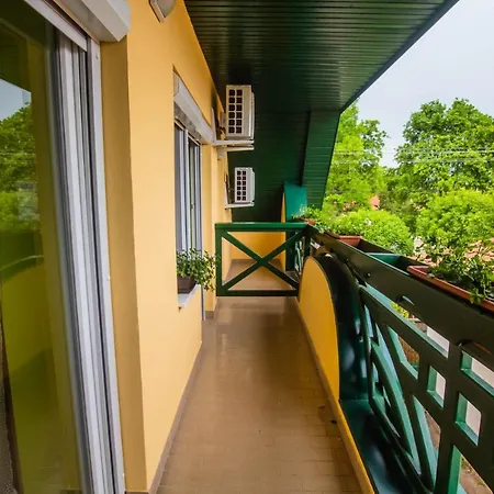 Feszek Apartman Aparthotel