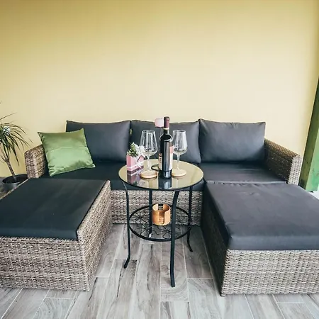 Feszek Apartman Aparthotel