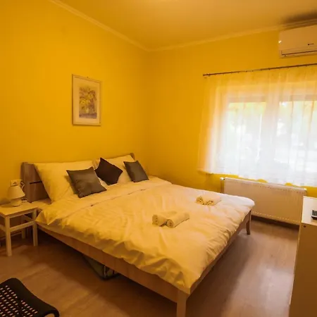 Feszek Apartman Aparthotel *