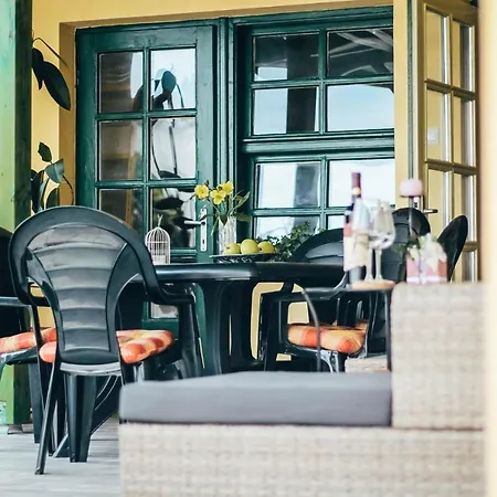 Feszek Apartman Aparthotel