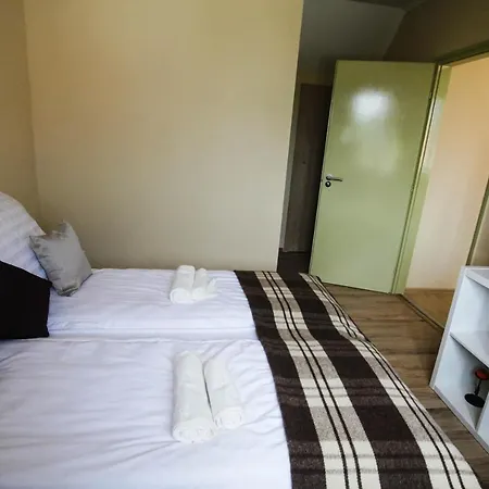 Feszek Apartman Gyula